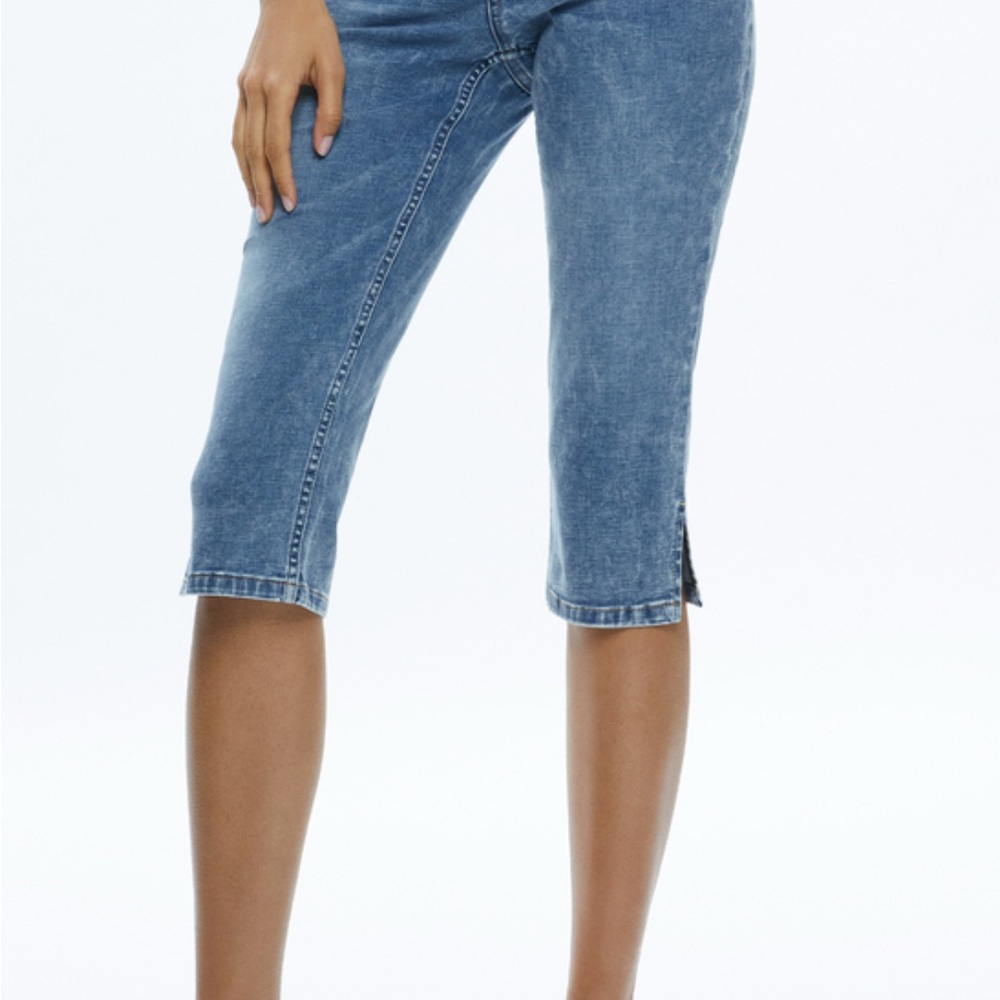 Women's Blue Denim Capri Jeans